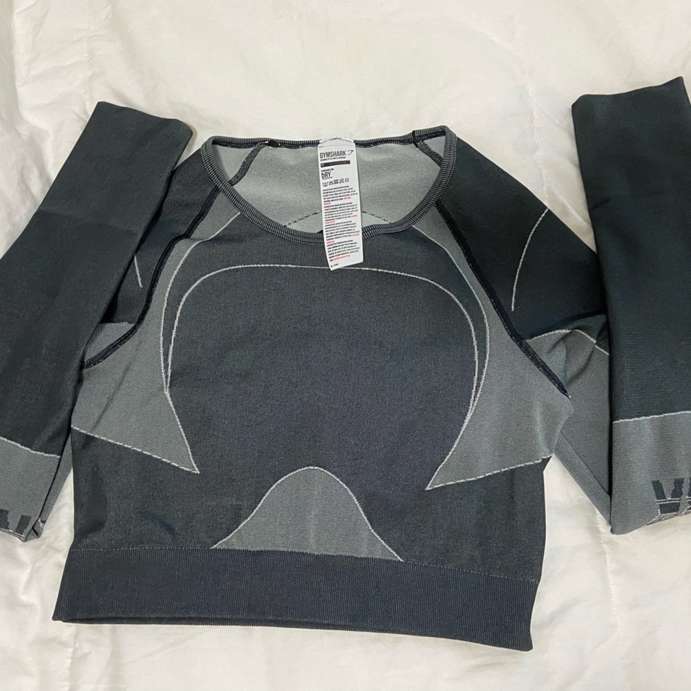 Good condition! Wore two times and ready to clean out my closet. Runs like a s/m